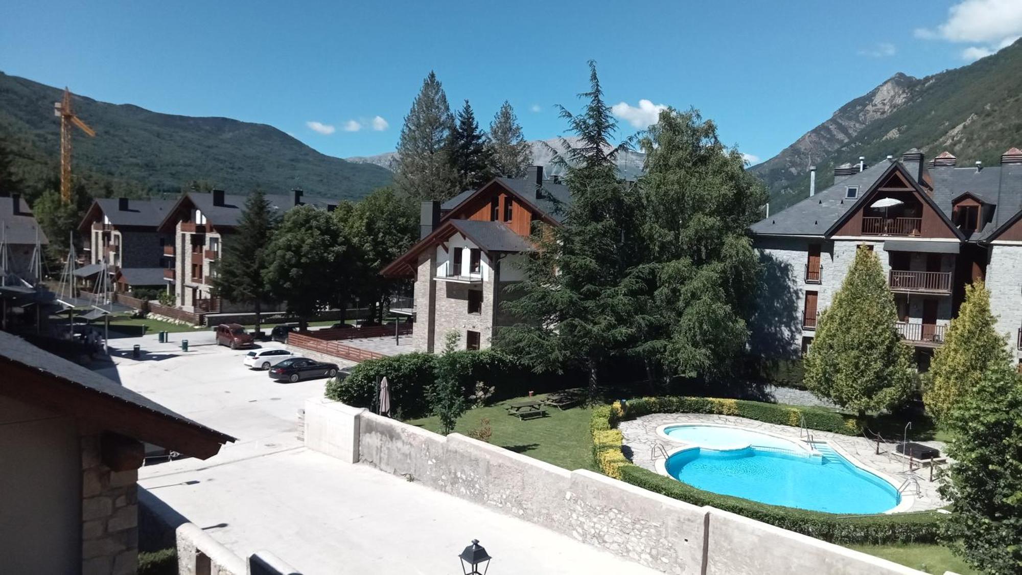 Edificio Ardillas Benasque Exterior foto